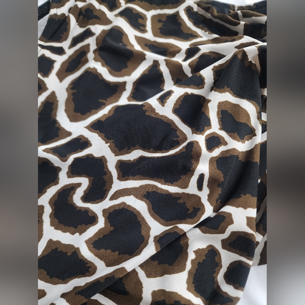 Giraffe/Animal Print Sleeveless Womens Blouse - Picture 7 of 10